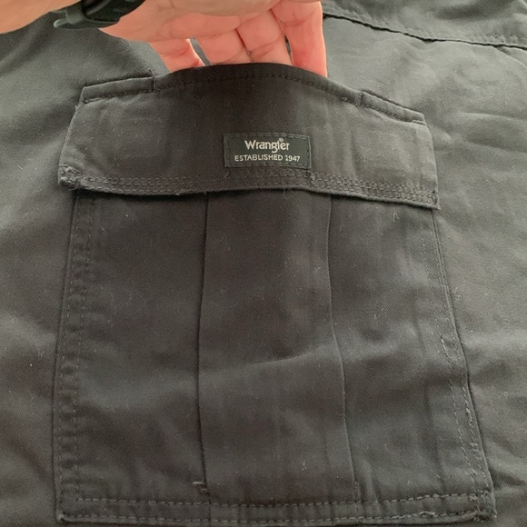 NWT. Wrangler’s Men’s Black Fleece Lined Cargo Pants - 34 X 30 - Picture 14 of 15